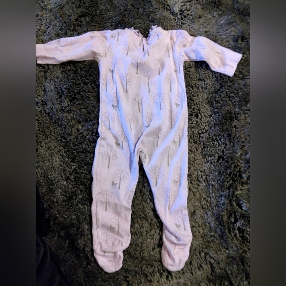 Feather baby Ruffle Tree Print Pima Cotton Footie Sleeper 0-3 Months - Picture 4 of 4